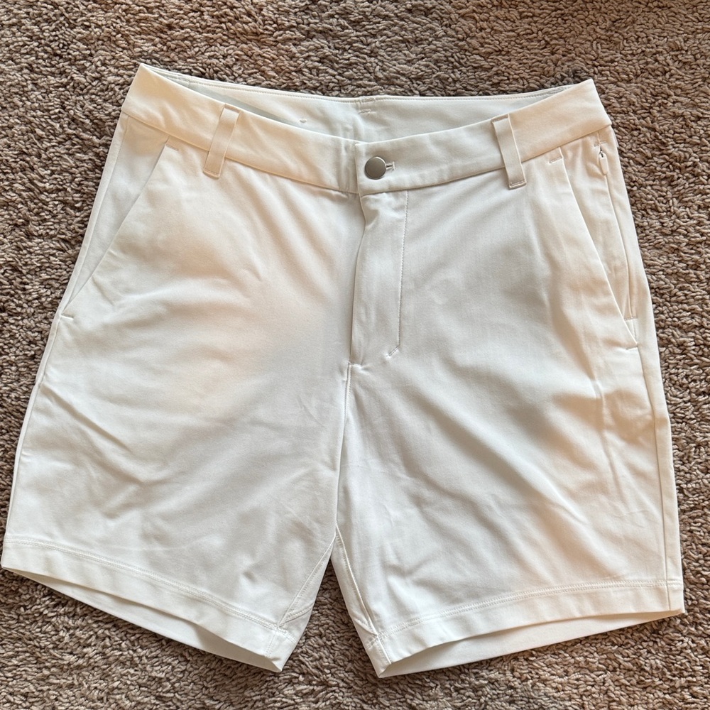 Lululemon Athletica Men's Cream Flat Front Shorts